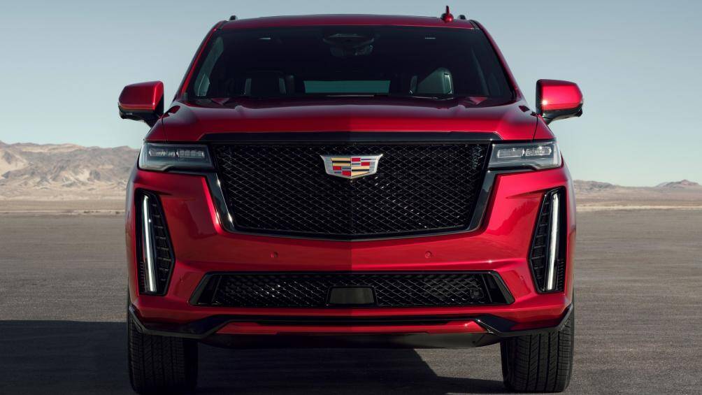 Cản trước của xe được thiết kế thể thao hơn với các hốc gió cỡ lớn, hai bên là những hốc gió hình tam giác nổi bật