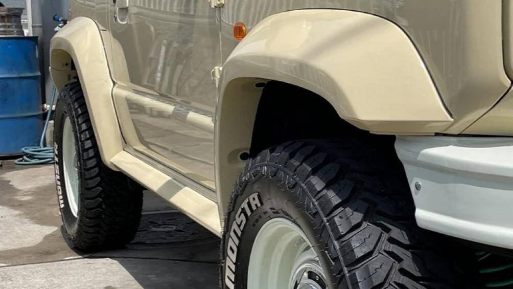 Mức giá xe Suzuki Jimny độ off-road này khoảng 21.000 USD (tương đương 467 triệu đồng)