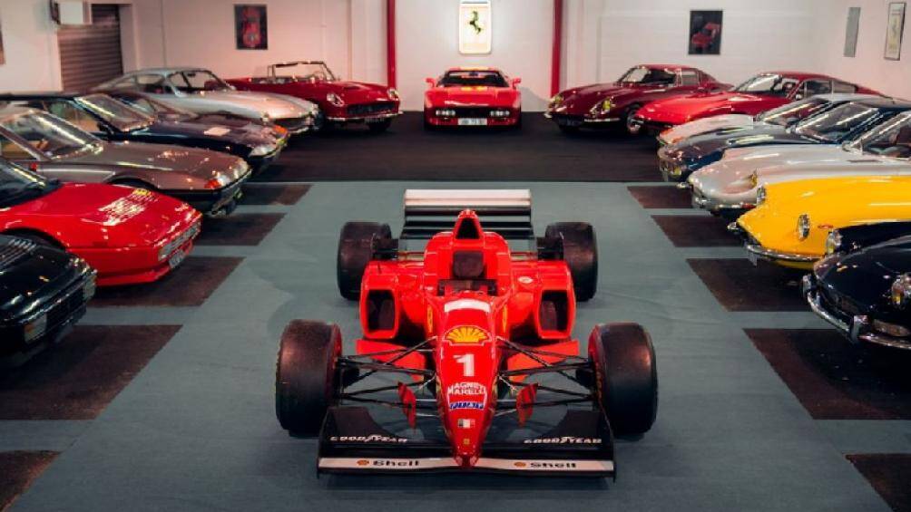 Một tay đua người Pháp những năm 60 có tên Marcel Petitjean đã rao bán bộ sưu tập hàng trăm mẫu siêu xe hàng hiếm cổ điển của mình