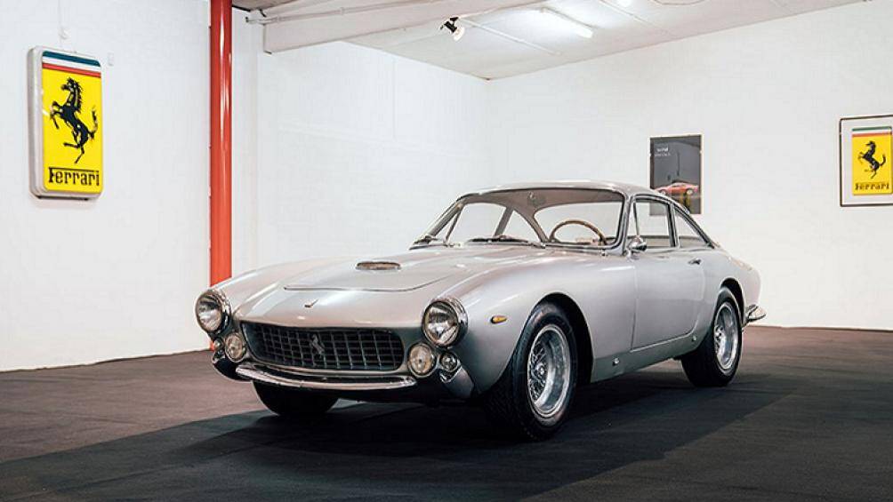 Bên cạnh đó còn có một số mẫu xe đáng chú ý khác như Ferrari 250 GT mui trần đời 1959 đã được phục chế hay chiếc 250 GT/L Berlinetta 1964 cổ điển