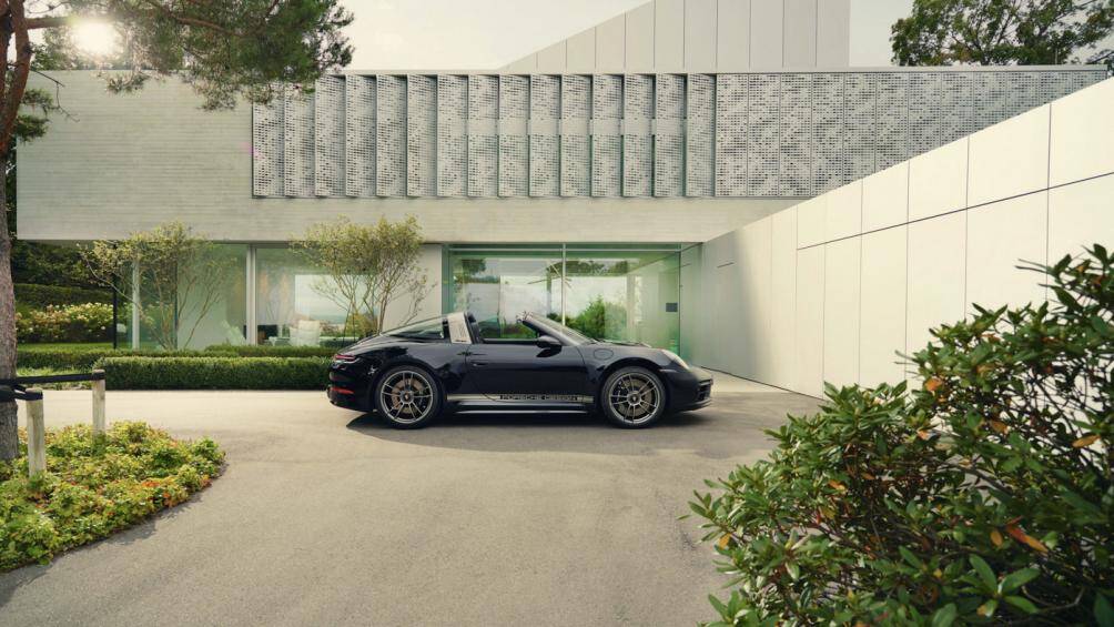 Phi&ecirc;n bản đặc biệt mới nhất của 911 Targa c&oacute; t&ecirc;n l&agrave; Edition 50Y Porsche Design. Với số lượng giới hạn sản xuất chỉ 750 chiếc