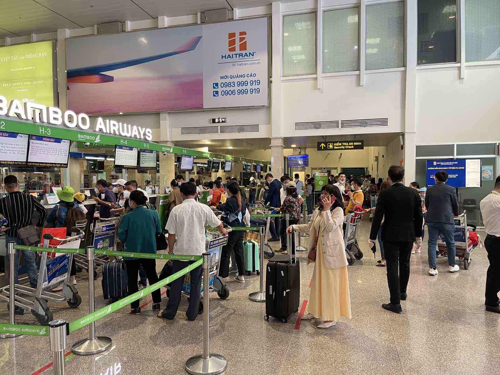 Giai đoạn cao điểm từ ngày 17/1 - 15/2 (ngày 15/12 - 15/1 âm lịch), 21 cảng hàng không thuộc ACV dự kiến đón 3,9 triệu lượt khách (giảm 10 - 15% so với Tết Nguyên đán 2021). Bình quân đón 130.000 hành khách/ngày. Ngày cao điểm nhất đạt 170.000 hành khách.