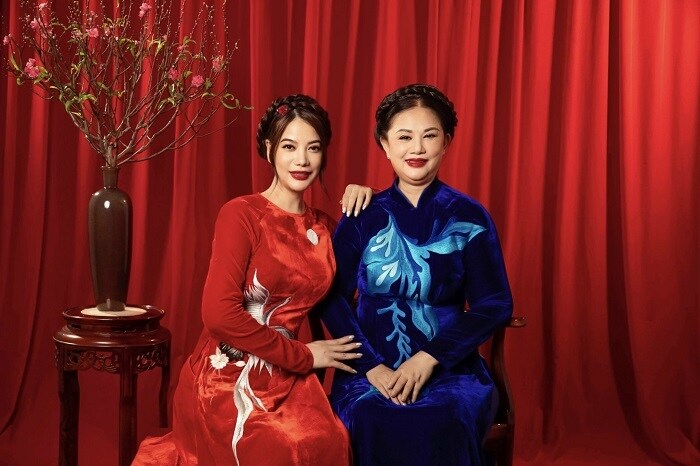 Hiện tại, ngoài phụ giúp con cái quán xuyến việc nhà cửa, bà Minh Phương còn thích làm từ thiện và thường xuyên cùng Trương Ngọc Ánh tham gia các hoạt động giúp đỡ những mảnh đời khó khăn.