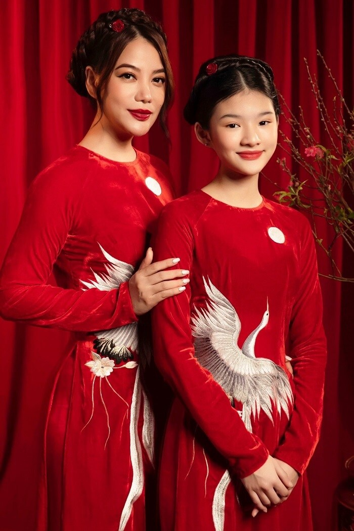 Ở tuổi 14, Devon Trần đã sở hữu chiều cao khá vượt trội, vẻ ngoại dịu dàng của một thiếu nữ mới lớn