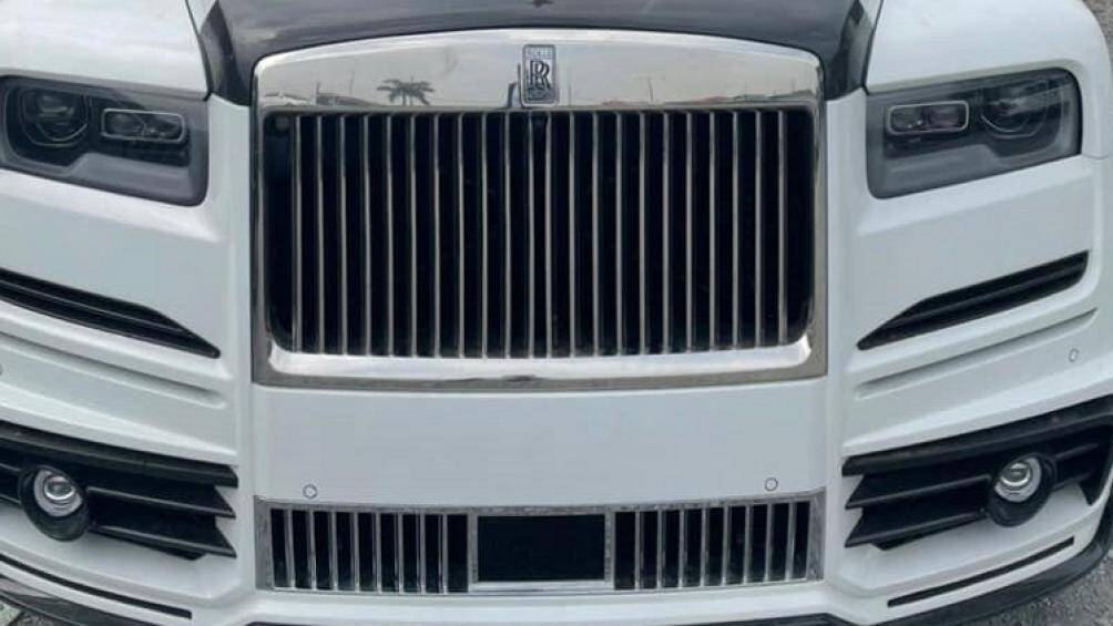 Thông thường, thương hiệu Mansory sẽ nâng cấp nhẹ động cơ V12, tăng áp kép, dung tích 6.75 lít của xe thêm 39 mã lực