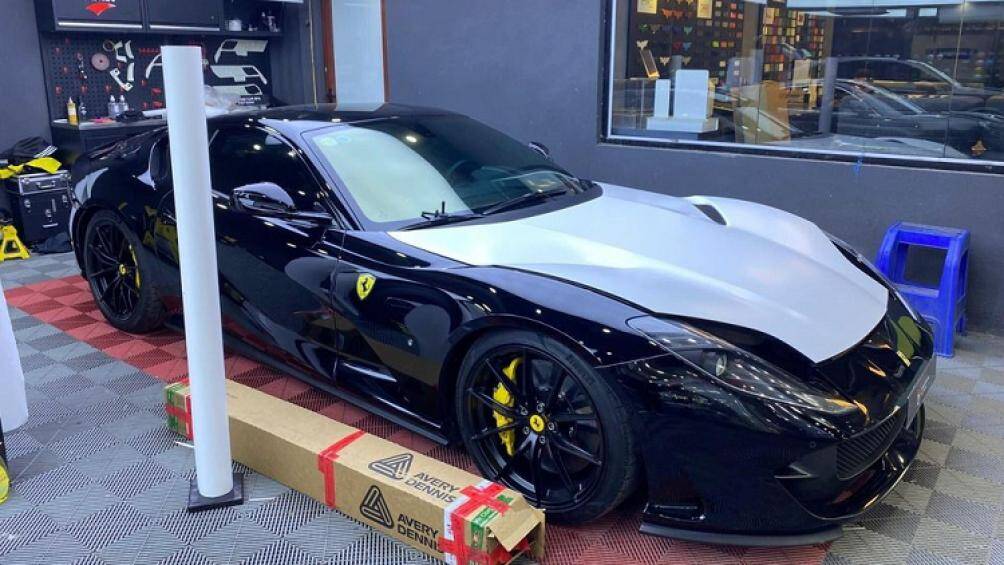 Chủ nhân của chiếc xe được cho là một thiếu gia còn khá trẻ tuổi ở Hà Nội