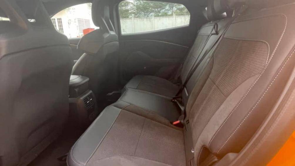 Phiên bản này được trang bị động cơ điện kép với công suất tối đa lên đến 480 mã lực và mô-men xoắn 830 Nm