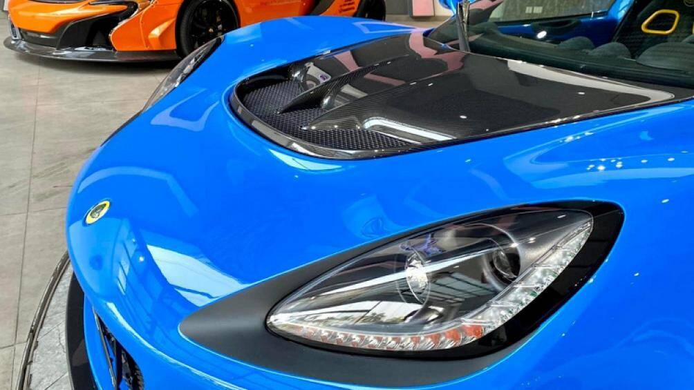 Lotus Exige Sport 420 Final Edition sử dụng động cơ V6 dung tích 3.5 lít siêu nạp, sản sinh công suất 420 mã lực và mô-men xoắn cực đại 427 Nm