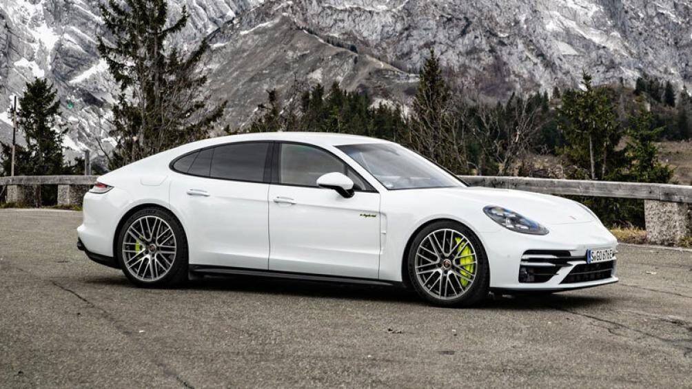 Xe Hybrid: Porsche Panamera S E-Hybrid (công suất tối đa: 680 mã lực)