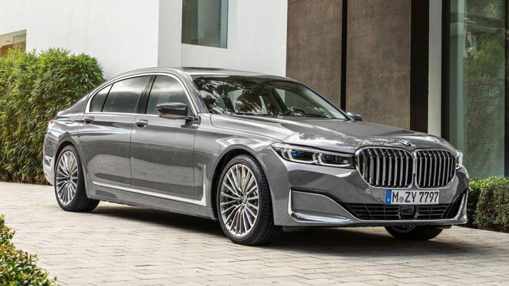 Sedan cỡ lớn: BMW M760i (công suất tối đa: 601 mã lực)