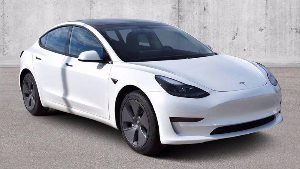 Sedan cỡ nhỏ: Tesla Model 3 (công suất tối đa: 470 mã lực)