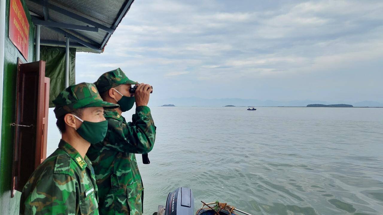 Đến các đơn vị trên tuyến biên giới biển của Bộ đội Biên phòng Quảng Ninh, PV Báo Giao thông cũng chứng kiến được sự căng mình, vượt giá lạnh, chắc tay súng bảo vệ chủ quyền, an ninh biên giới quốc gia trong dịp Tết này.