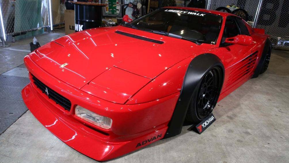 Những gói nâng cấp này mang đến cho chiếc xe những phần ốp mở rộng thân xe với thiết kế vuông vức