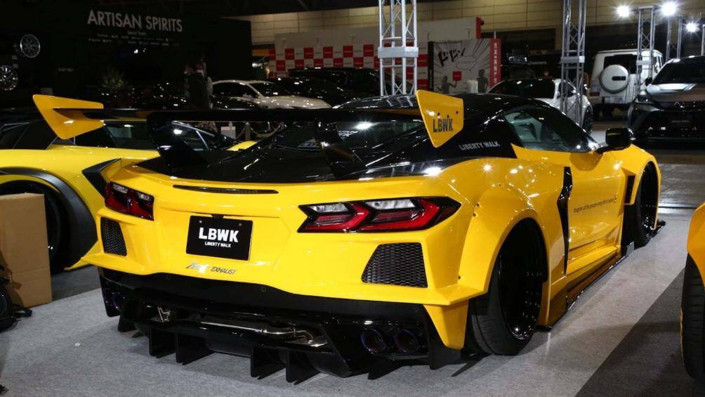 Thương hiệu Liberty Walk cũng đã đem đến gói nâng cấp ngoại hình phù hợp cho chiếc McLaren 650S