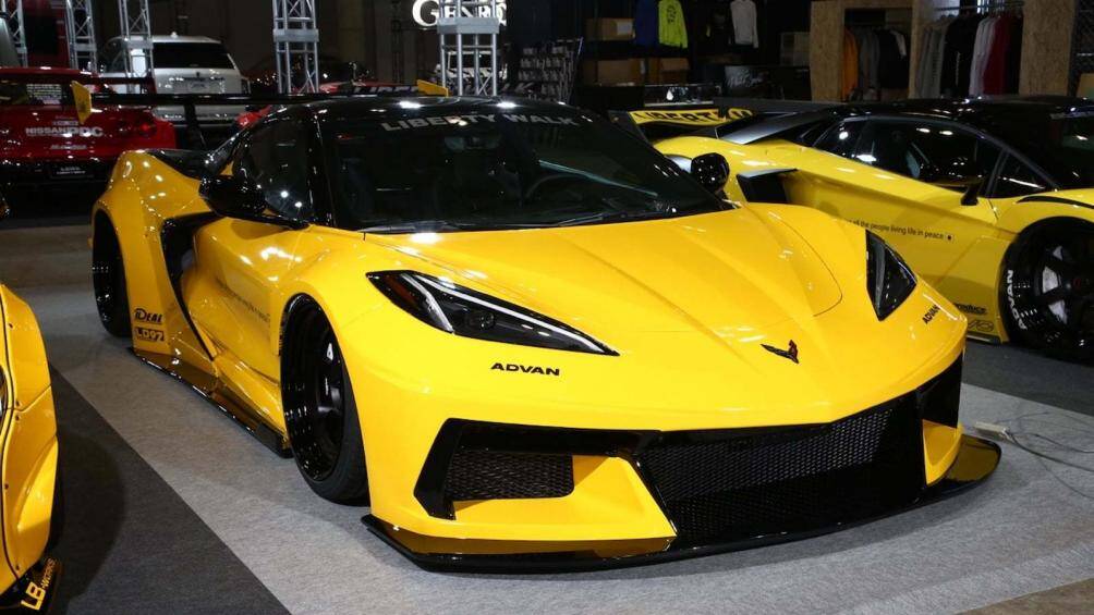 Trung tâm của gian trưng bày là bộ đôi Lamborghini Aventador được khoác lên mình bộ body kit GT Evo