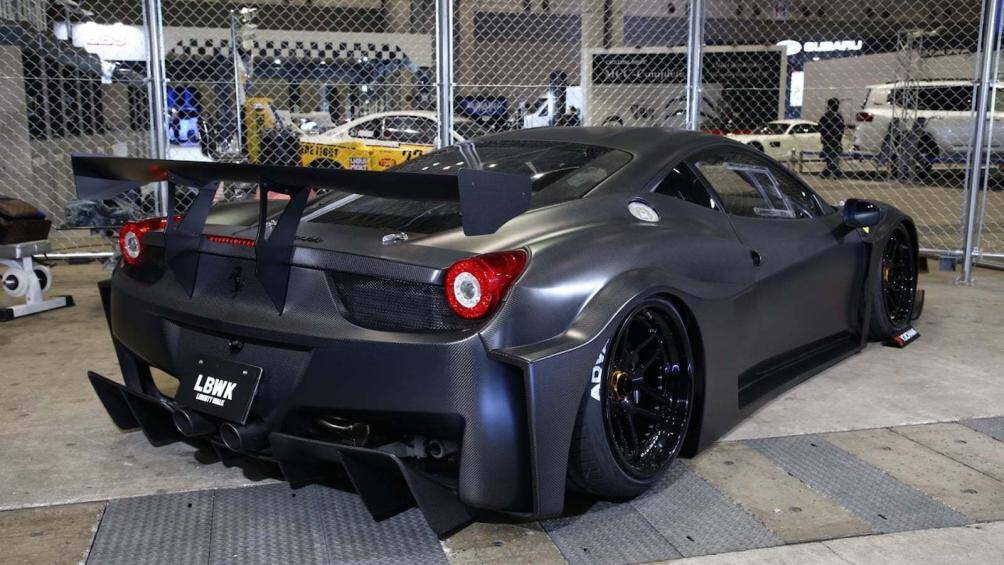 Cùng chiếc Chevrolet Corvette Stingray nhưng bộ bodykit được gia cố bằng sợi carbon sẽ có mức giá 21.780 USD