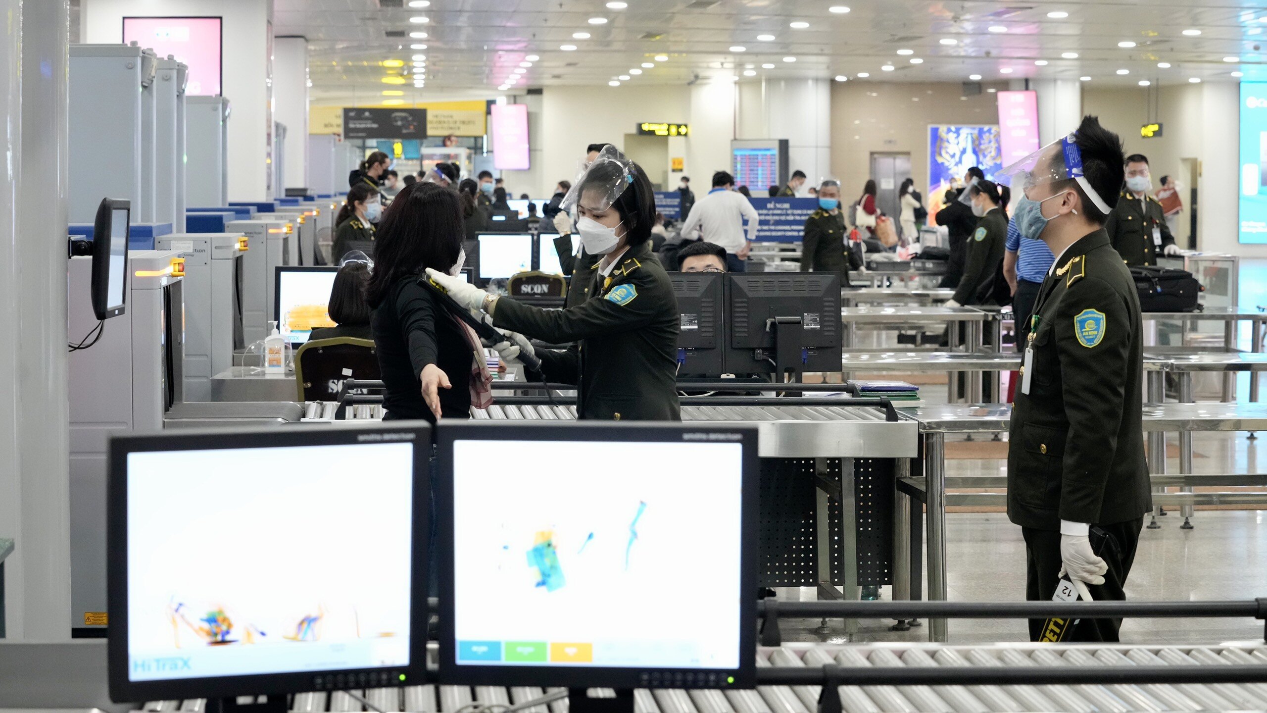 CHK Nội Bài đã chủ động xây dựng phương án khai thác, đảm bảo đáp ứng tất cả các khung giờ cao điểm nhất.  Cùng đó, 22 điểm soi chiếu an ninh tại Nội Bài có khả năng thông qua được 4.000 khách/giờ.