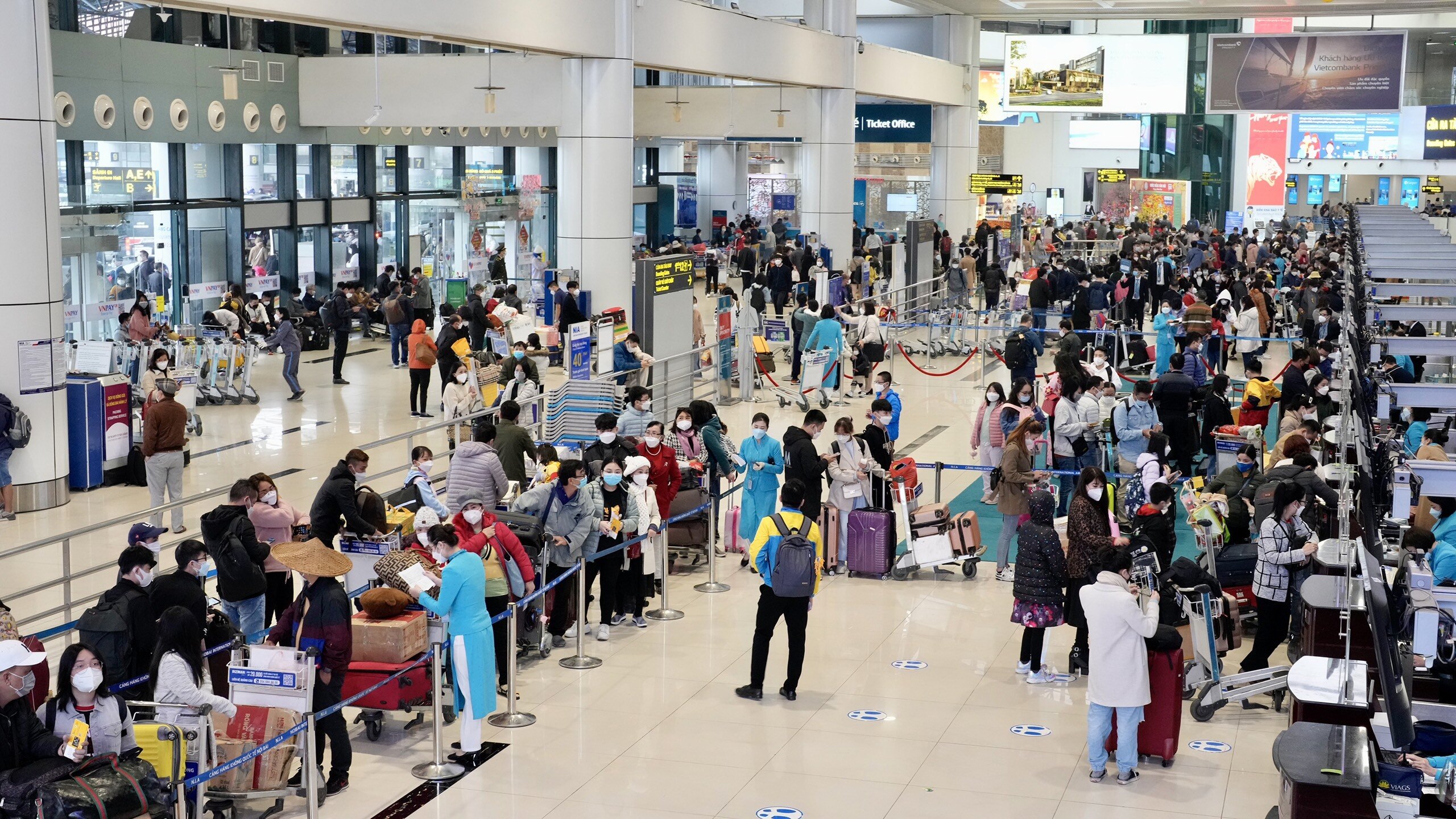 Theo lãnh đạo sân bay Nội Bài, lượng khách từ sau Tết chủ yếu là khách nội địa. Trong ngày hôm nay, dự kiến có 56 nghìn khách.