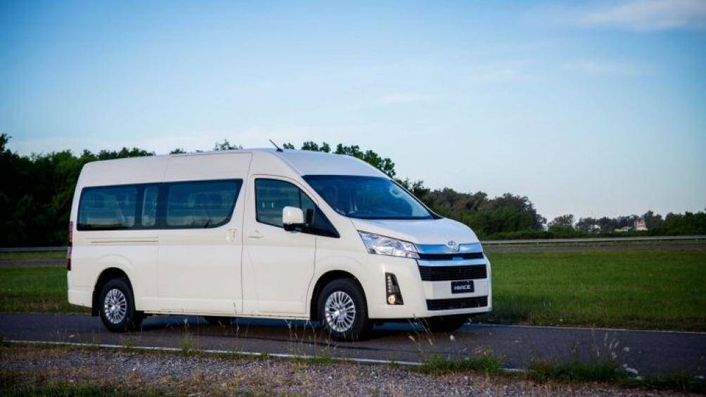 8. Toyota Hiace (doanh số: 10.273 chiếc)