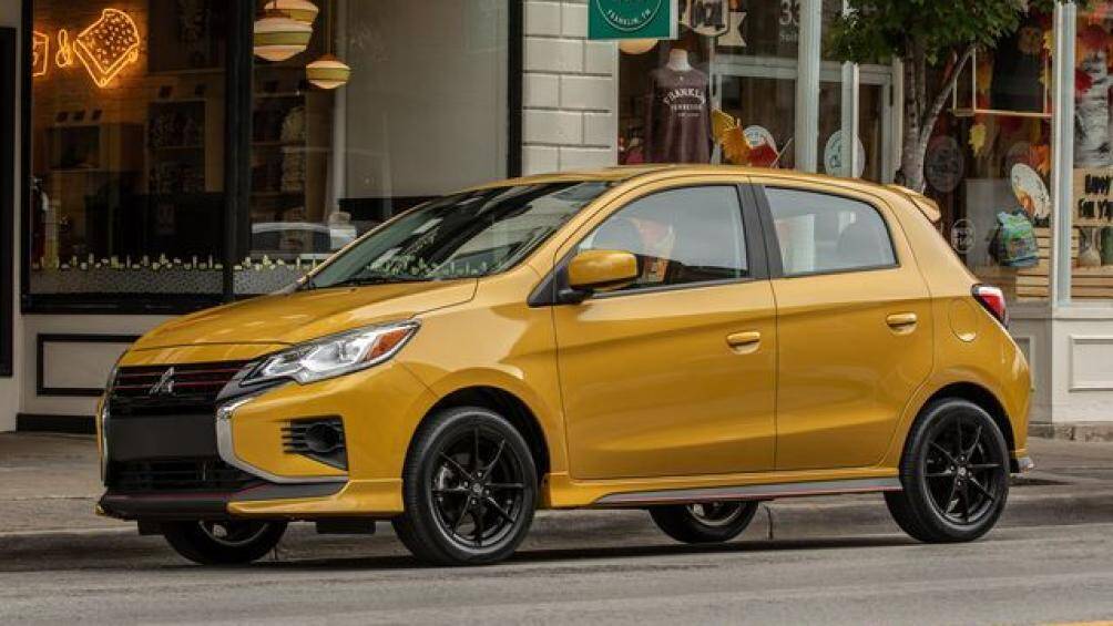 2. Mitsubishi Mirage ES 2022 (giá: 15.640 USD)