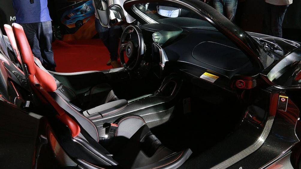 Ghế của McLaren Elva được bọc da aniline phát triển đặc biệt để dùng cho xe có khoang lái mở