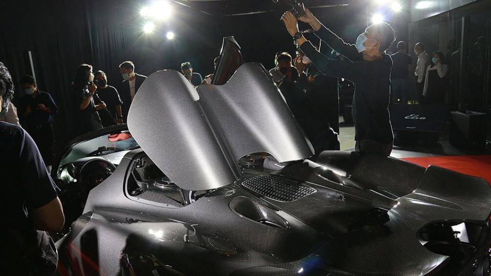 Chưa hết, siêu xe này còn được trang bị hệ thống kiểm soát khí lưu thông minh AAMS, có thể tạo ra "bong bóng không khí" để bảo vệ người lái