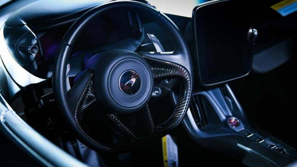 "Trái tim" của McLaren Elva là khối động cơ xăng V8, tăng áp kép, dung tích 4.0L, tạo ra công suất tối đa 815 mã lực và mô-men xoắn cực đại 800 Nm