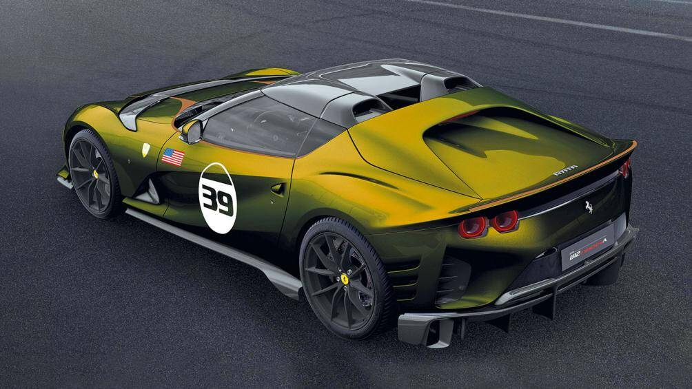 Ngoài ra, khách hàng cũng có thể lựa chọn trang trí quốc kỳ của mình đặt bên cửa trái, bên cửa phải sẽ là cờ Ý