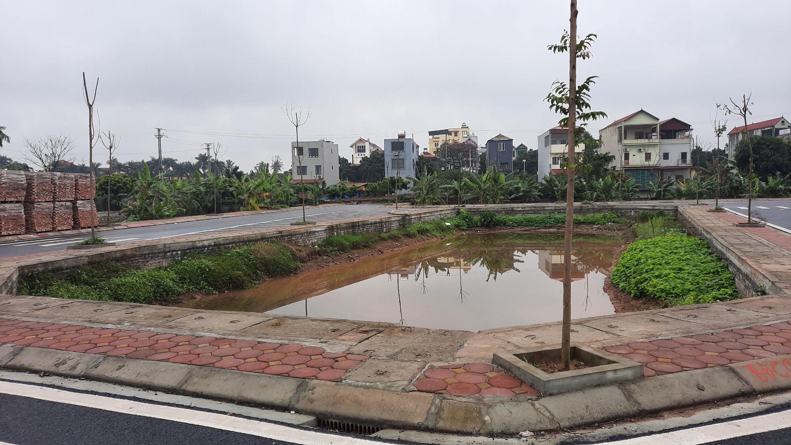 Tại 26 lô đất đấu giá, hạ tầng về giao thông, vỉa hè, cống thoát nước đã được hoàn thiện.