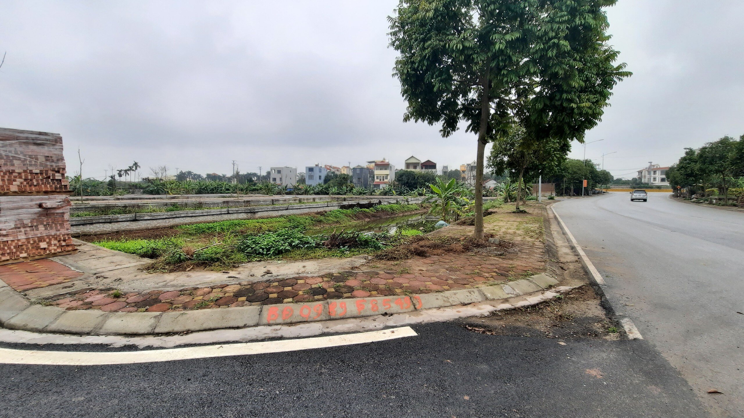 Được biết, ngày 25/9/2021, Trung tâm Phát triển quỹ đất huyện Đan Phượng đã tổ chức phiên đấu giá khu đất này. Trước đó, Công ty Đấu giá hợp danh Đông Á phối hợp với Trung tâm Phát triển quỹ đất huyện Đan Phượng xét duyệt điều kiện các khách hàng tham gia phiên đấu giá.