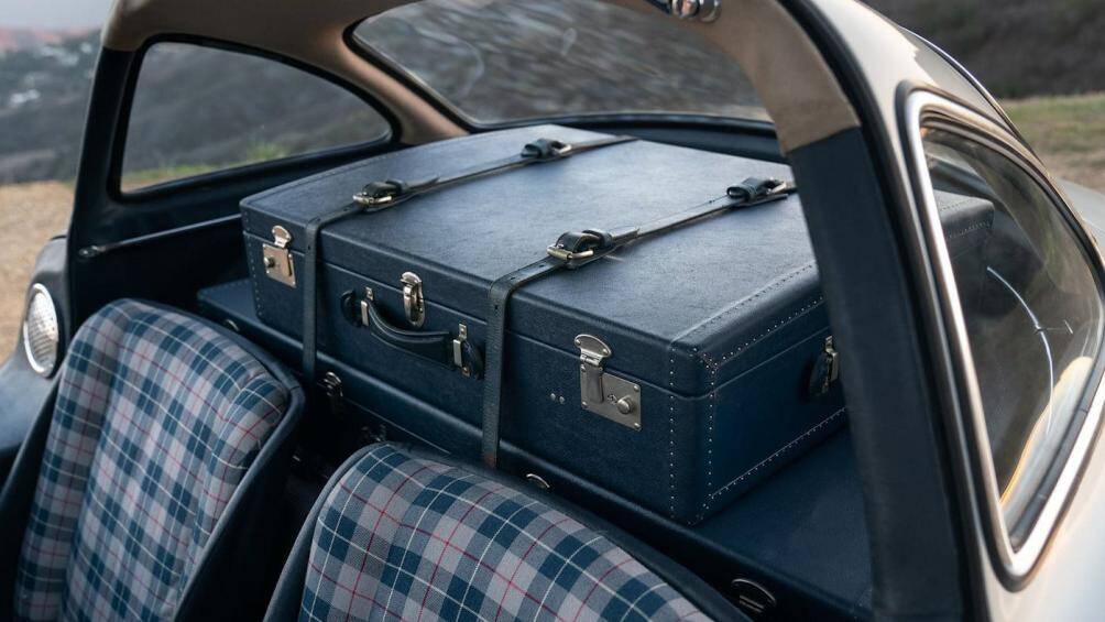 Ngay sau đó, chiếc xe đã được nhiều người hỏi mua. Vào năm 1982, chiếc xe đã được bán cho chủ tịch của hội Gullwing Group, ông Hyatt Cheek