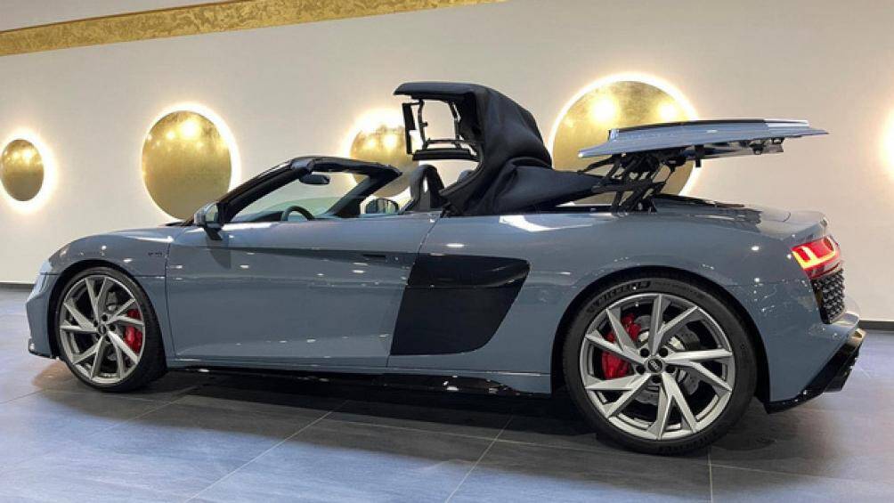 Chiếc siêu xe mui trần Audi R8 V10 Spyder bản nâng cấp mới về nước có thời gian đóng hoặc mở mui tầm 15 giây