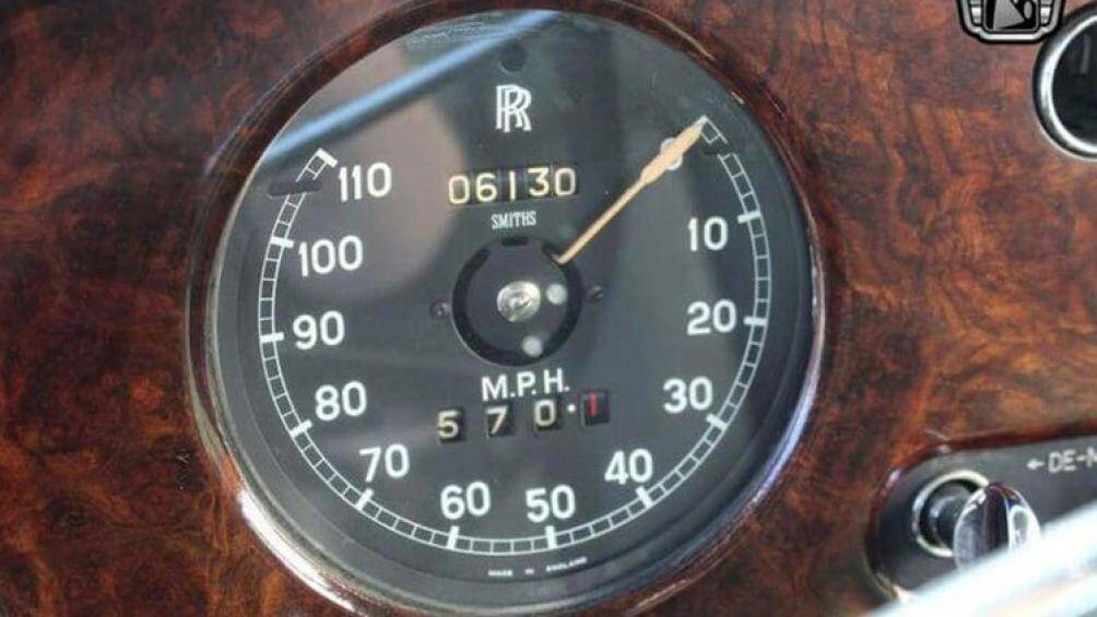 Được biết, hệ thống lái trợ lực và điều hòa không khí trở thành tùy chọn cho thương hiệu xe siêu sang Anh quốc vào năm 1956