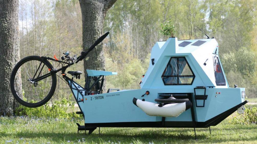 Đây là sản phẩm sáng tạo của nhà thiết kế người Latvia Aigars Lauzis. Z-Triton chạy điện 3 bánh đã được hé lộ vào năm 2020