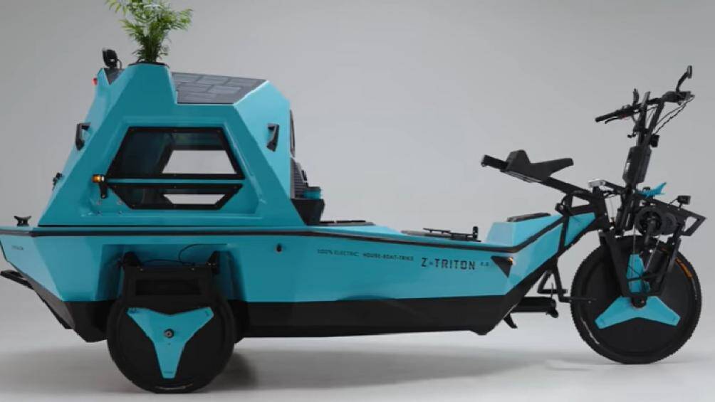 Đi kèm với đó là tấm pin năng lượng mặt trời tích hợp trên nóc, một bộ pin Li-ion, tính năng làm mát và sưởi ấm cabin, cổng sạc USB, GPS...