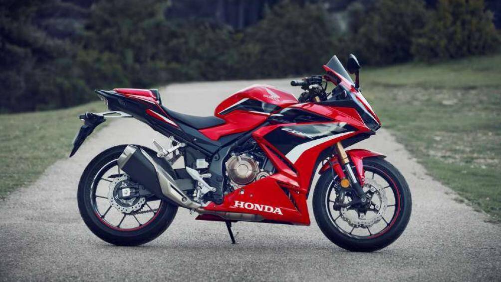 Tiếp đến là cải tiến phanh xe với bộ phanh đĩa kép 296 mm với cùm phanh Nissin thay thế cho phanh đĩa đơn trước đây, hệ thống ABS cả 2 kênh