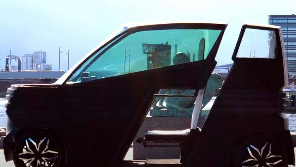 Nếu hành khách đó có mang theo hành lý, chiếc xe có thể kéo dài hơn nữa, tới 275 cm. Tổng cộng, nó có thể chở tối đa 2 người và 2 kiện hành lý