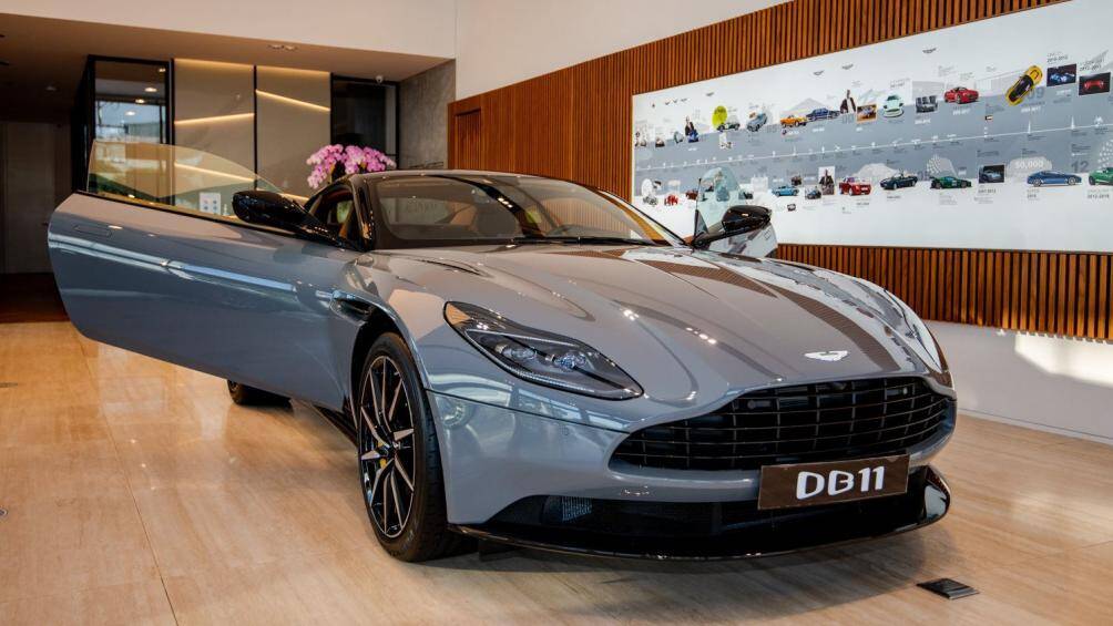 Ngoại thất chiếc Aston Martin DB11 thứ 7 về Việt Nam với màu sơn xám - China Grey lạ mắt
