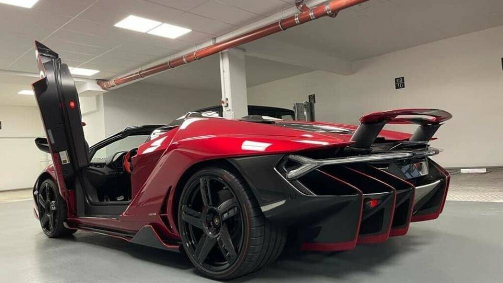 Sức mạnh của Lamborghini Centenario Roadster đến từ khối động cơ V12, dung tích 6,5 lít cho công suất tối đa lên tới 770 mã lực