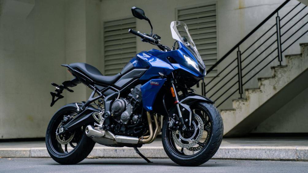 Tiger Sport 660 được trang bị hệ thống treo Showa, phuộc upside-down phía trước và monoshock có thể điều chỉnh tải trước