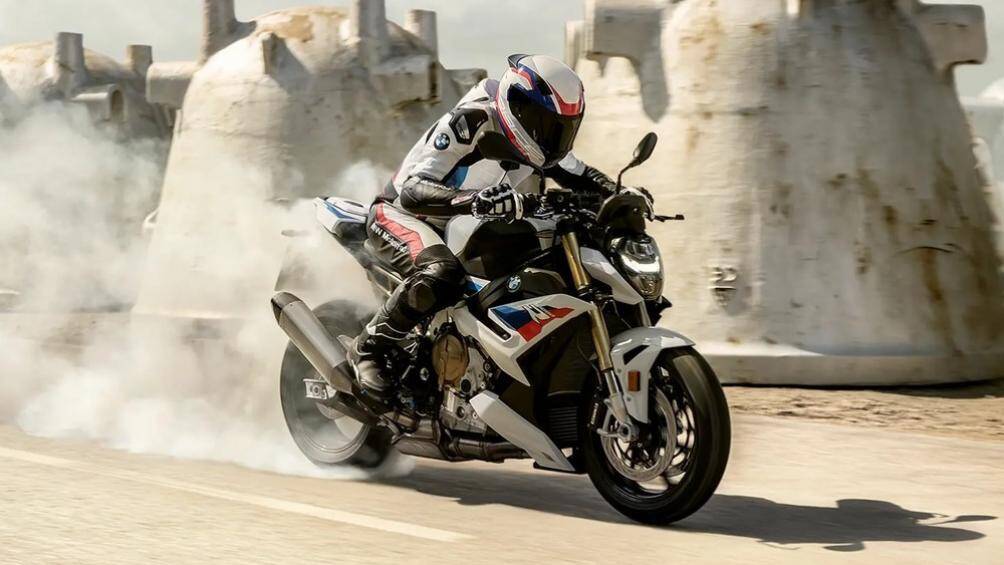 2. BMW S1000R