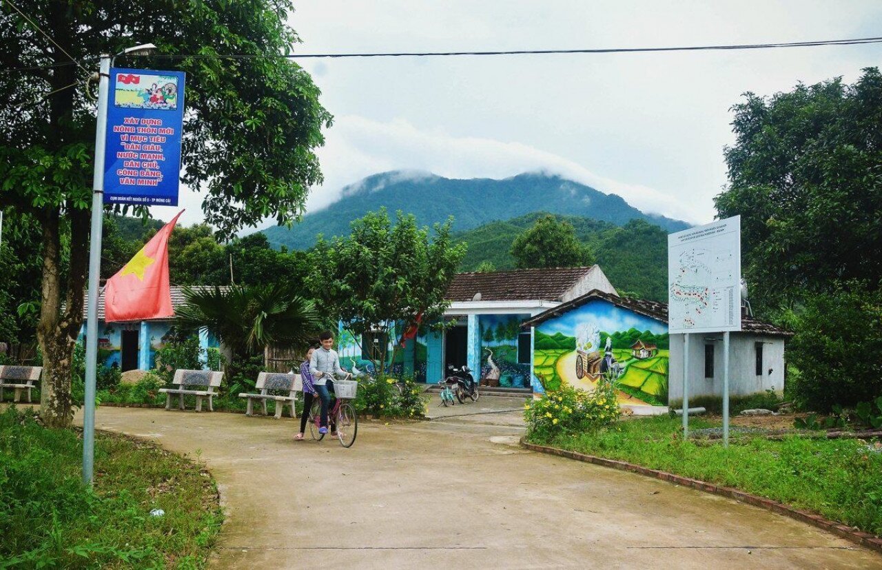 Đến thung lũng Pò Hèn, xã Hải Sơn, TP Móng Cái (Quảng Ninh), nhiều người sẽ không khỏi ngỡ ngàng với những đường hoa, làng bích họa khiến nhiều người say mê check in đến "quên đường về".