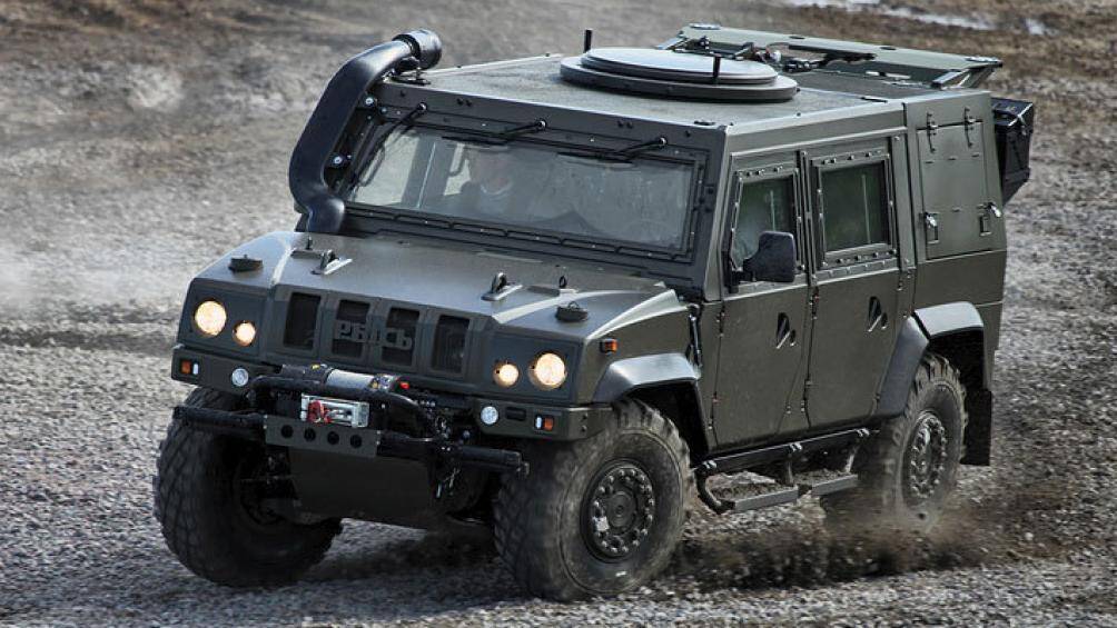 Xe Iveco LMV, một loại xe chiến thuật 4WD (dẫn động 4 bánh)