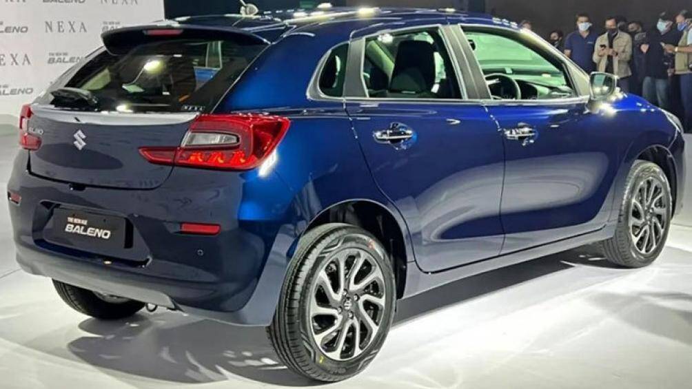 Phía sau, Suzuki Baleno 2022 có thay đổi lớn ở cụm đèn hậu và cản sau. Trong đó, đèn hậu LED của xe được thiết kế hình chữ "C"