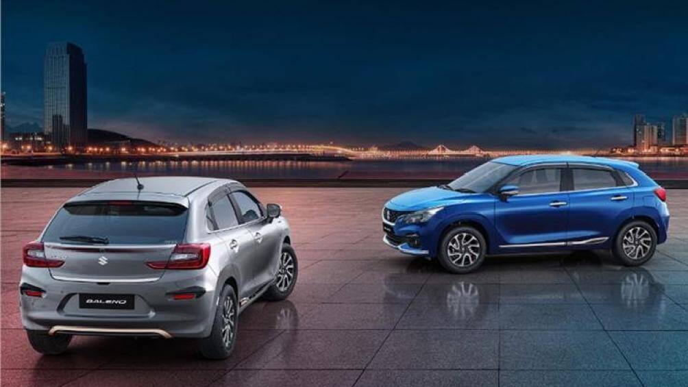 Ngoài ra, xe còn có đèn pha rộng hơn và tích hợp đèn LED định vị ban ngày 3 chi tiết đặc trưng mới. Tiếp đến là nắp ca-pô với thiết kế hình vỏ sò phẳng hơn trước