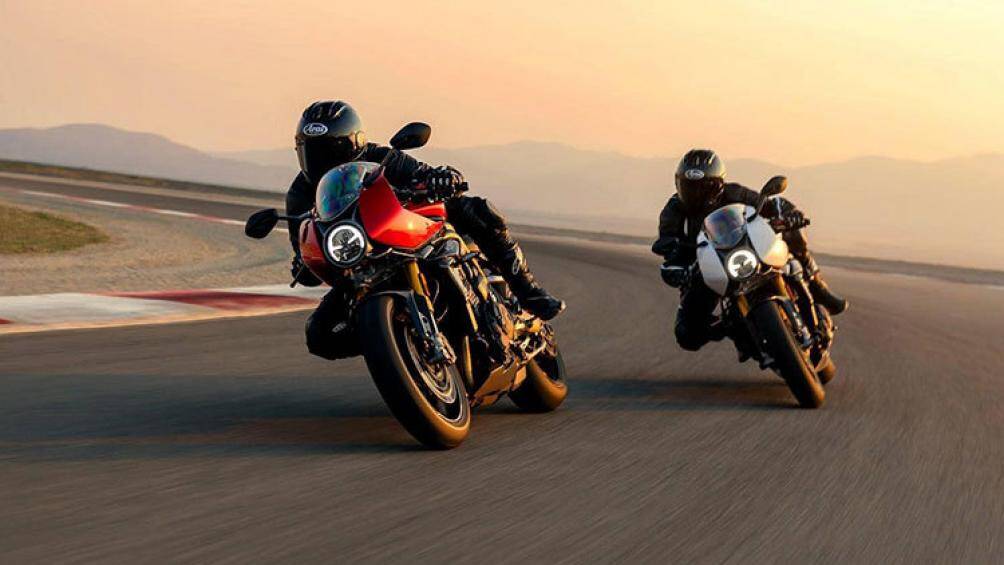 Mẫu xe có tư thế lái độc đáo, vừa có nét Cafe Racer tân cổ điển nhưng pha chút thể thao của dòng sportbike hiện đại