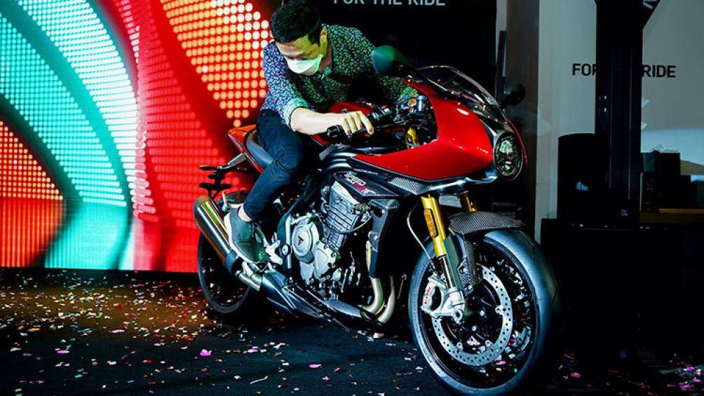 Triumph Speed Triple 1200 RR tại Việt Nam được bổ sung thêm hệ thống treo điện tử và dàn áo đặc biệt mang phong cách Cafe Racer cổ điển