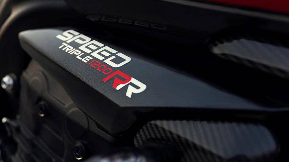 Xe vẫn trang bị cỗ máy 3 xylanh, dung tích 1.160cc, làm mát bằng dung dịch, sản sinh công suất 176 mã lực và momen xoắn cực đại 125 Nm