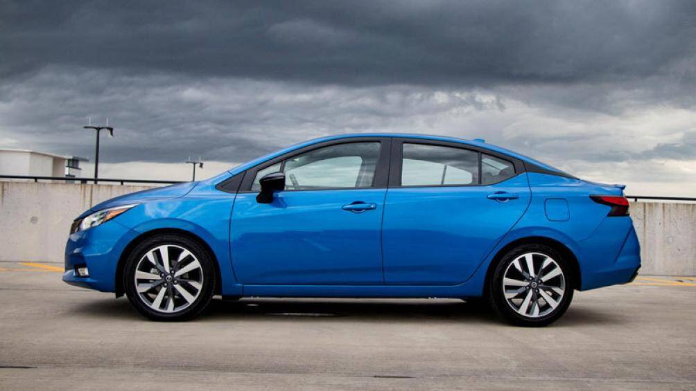 1. Nissan Versa (giá khởi điểm: 18.490 USD)