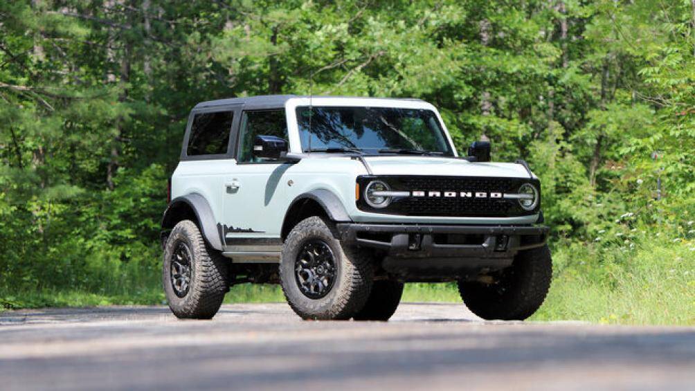 SUV địa hình: Ford Bronco Wildtrak 2 cửa (khoảng sáng gầm: 294,64 mm)